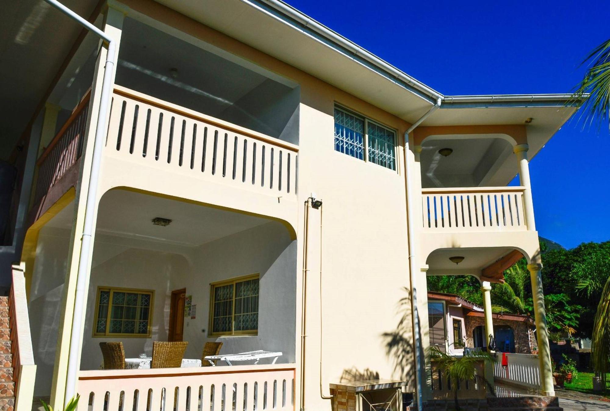 Korrine'S Cottage Horizon Beau Vallon  Bagian luar foto
